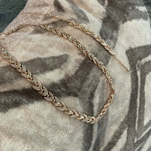 Necklace & Bracelet Set - Picture 3 of 9